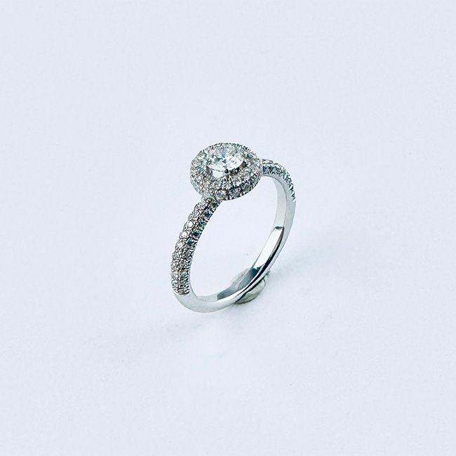 Brillantring Weissgold 750 total 0,86 ct w si 5780€ 3999€